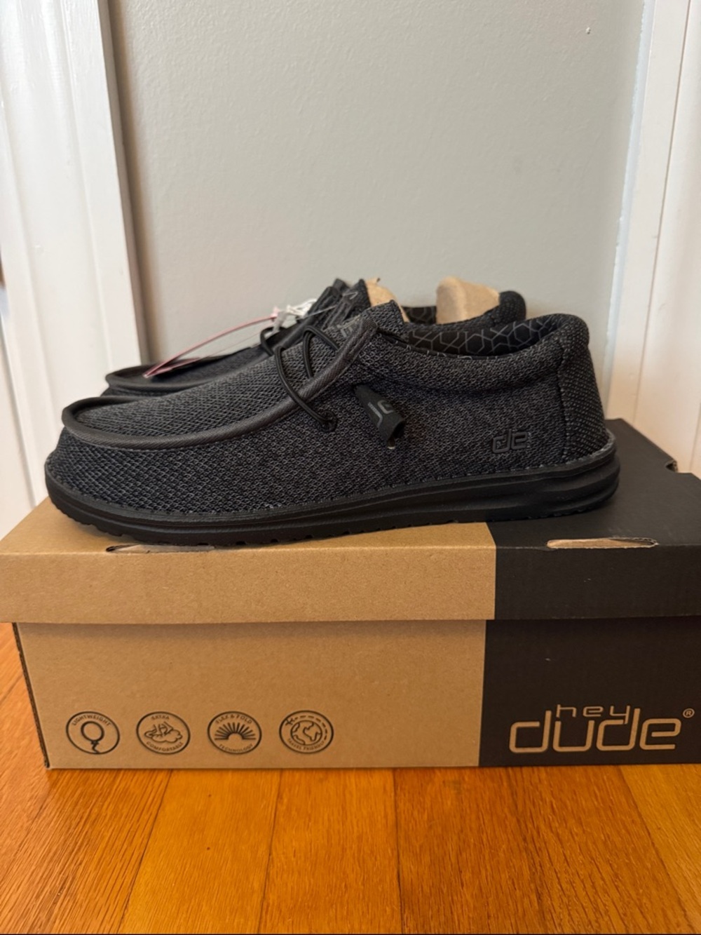Hey Dude Wally Sox Micro Total Black M8 W10 New